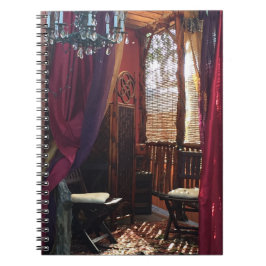 Sinti und Roma Theater mit Kronleuchter heißt Sie  Notizblock