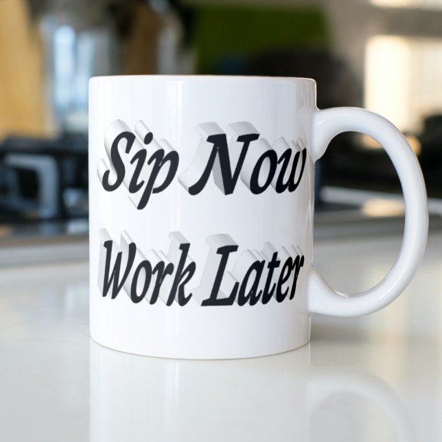 Sip Now Work Later Kaffee zitiert schwarzen Halbte Kaffeetasse (Von Creator hochgeladen)