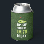 Sip Sip Hooray I'm 70th Birthday Today Golf Fahne Dosenkühler<br><div class="desc">Sip Sip Hooray I'm 70th Birthday Today Golftafel auf grünem Gras</div>