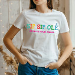 Sip Sip Ole Bachelorette Final Fiesta T-Shirt<br><div class="desc">Mit dem Sip Sip Ole Bachelorette Final Fiesta T - Shirt können Sie Ihren letzten Hurra feiern! Dieses niedliche und trendige Tee ist der perfekte Weg, um Ihre Begeisterung für Ihre nächsten Nuptials zu zeigen und Ihre letzte Fest als Single Lady zu genießen. Mit einem spielerischen "Sip Sip Ole" Design,...</div>