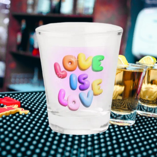 Sippe mit Stolz: 3D-Regenbogen-Liebe-Schießglas Schnapsglas (Von Creator hochgeladen)