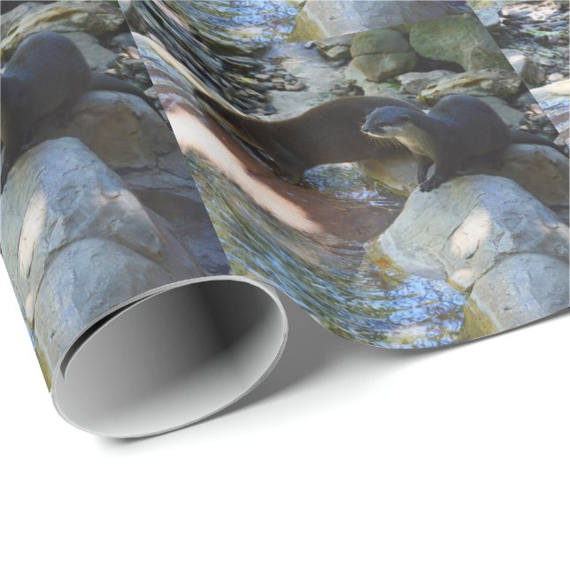 **"Sips by the Stream: Otters Drinks vom Fluss Geschenkpapier (Rolleneckpunkt)