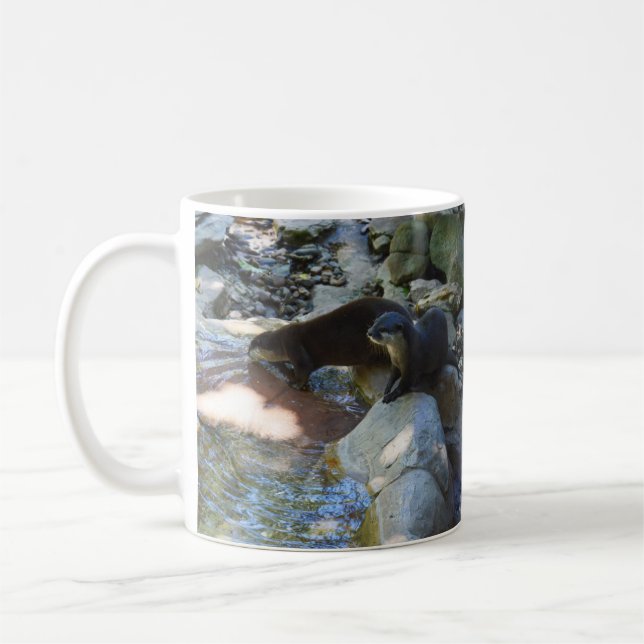**"Sips by the Stream: Otters Drinks vom Fluss Kaffeetasse (Links)