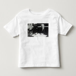 Sir Edward Elgar arbeitet an einer orchestralen Pa Kleinkind T-shirt
