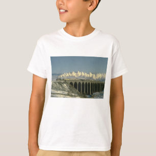 Sir Lamiel kreuzt Ribblehead Viaduct auf dem Settl T-Shirt