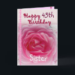 SISTER - Herzlichen Glückwunsch zum 45. Geburtstag Karte<br><div class="desc">Diese Karte mit rosa Rose und Gingham ist ein süßer Weg, um Ihrer Schwester zum Geburtstag zu wünschen! Sie können ihren Namen hinzufügen (es muss nur einmal hinzugefügt werden, es wird dreimal in der Karte erscheinen - vorne, innen und hinten) und ihr Alter hinzufügen, um es zu einer Art von...</div>