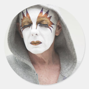 Sister Sparkle Plenty in hoodie Runder Aufkleber