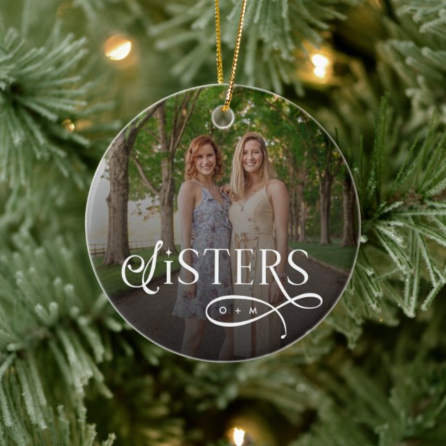 Sisters Photo Personalized Monogram Keramik Ornament (Baum)