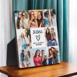 Sisters Skriptgeschenk für Freunde Foto Collage Fotoplatte<br><div class="desc">Das Sisters Script Gift for Friends Foto Collage Plaque ist eine schöne Möglichkeit, Ihre Lieblingsfreundschaft zu feiern. Mit einem stilvollen Skriptdesign mit den Worten "Schwestern" ermöglicht diese Plakette es Ihnen, Ihre Lieblings-Fotos zusammen hochzuladen und so einen personalisierten und herzlichen Sake zu schaffen. Ideal für Geburtstage, Feiertage oder einfach nur weil...</div>