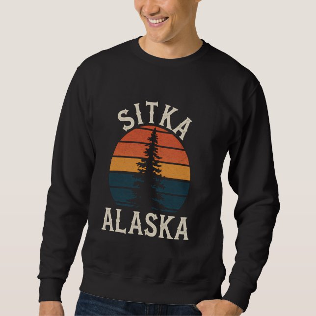 Sitka Alaska AK Retro Sunset Hiking Camping Outdoo Sweatshirt (Vorderseite)