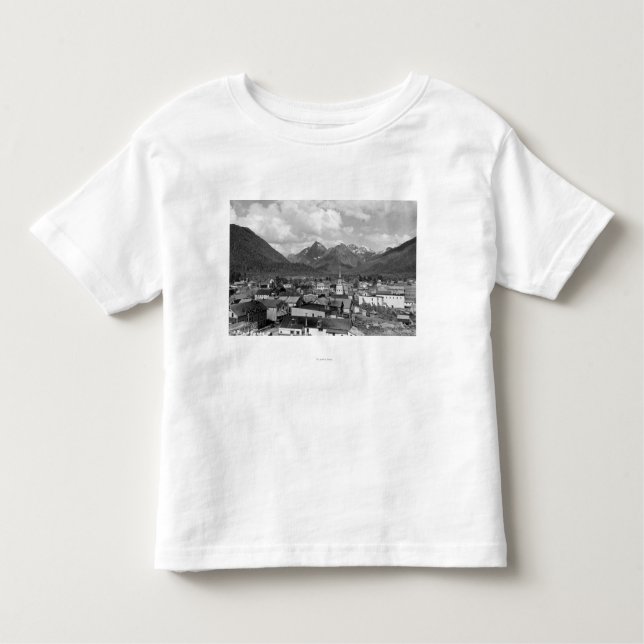 Sitka, Alaska mit drei Schwestern im Hintergrund Kleinkind T-shirt (Vorderseite)