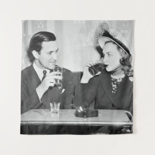 Sitting-Together-Paar in einem Restaurant flirting Wandteppich