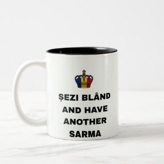 SITZ BEQUEM UND NIMM NOCH EIN SARMA ZWEIFARBIGE TASSE