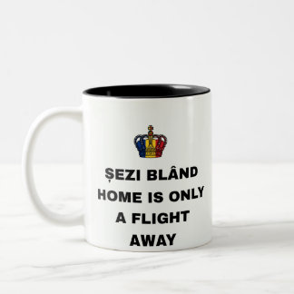 SITZ BEQUEM, ZU HAUSE IST ES NUR EIN FLUG WEG ZWEIFARBIGE TASSE