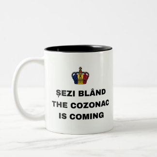 SITZ GEMÜTLICH, DER COZONAC KOMMT ZWEIFARBIGE TASSE