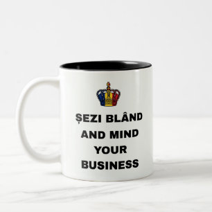 SITZ RUHIG UND KÜMMERE DICH UM DEINE EIGENEN ANGEL ZWEIFARBIGE TASSE