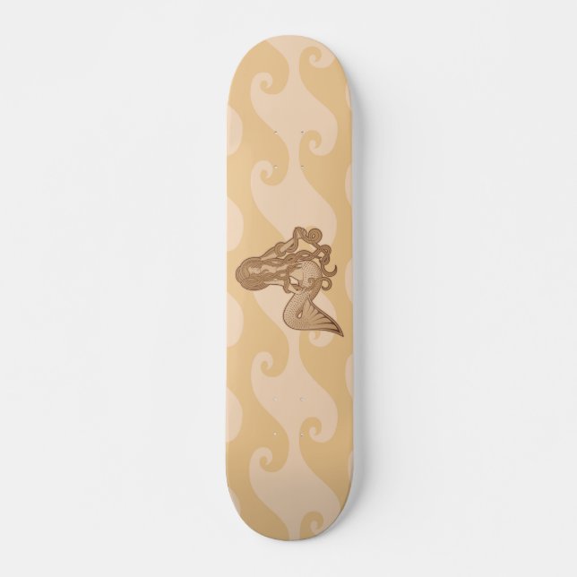 Sitzen von Meerjungfrau Skateboard (Vorne)