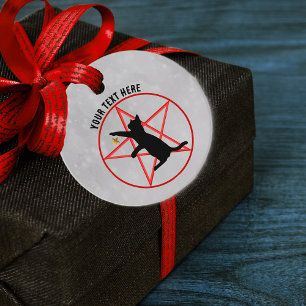 Sitzende schwarze Katze rotes Pentagramm im Kreis Geschenkanhänger