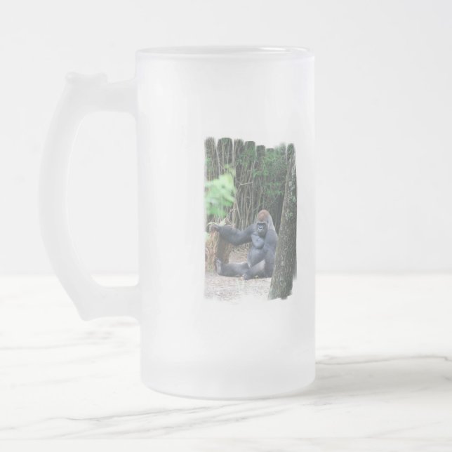 Sitzende Silverback-Gorilla-mattierte Tasse (Links)