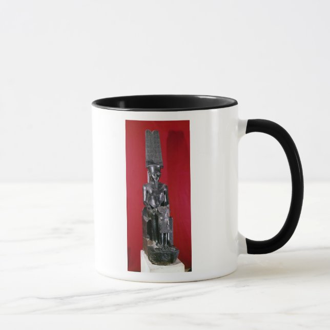 Sitzstatue des Gott Amonschützens Tasse (Rechts)