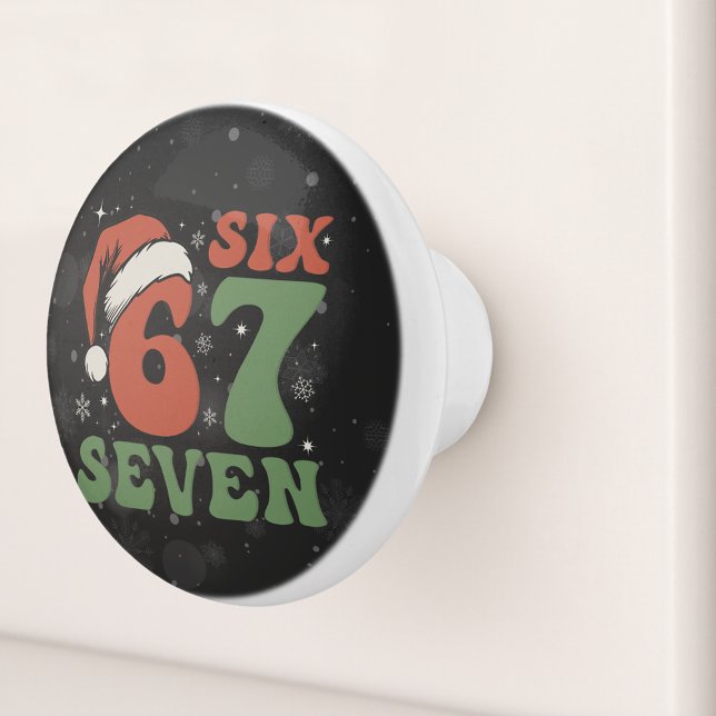 Six Seven 67 Funny Santa Hat Christmas Xmas Meme Keramikknauf (Von Creator hochgeladen)