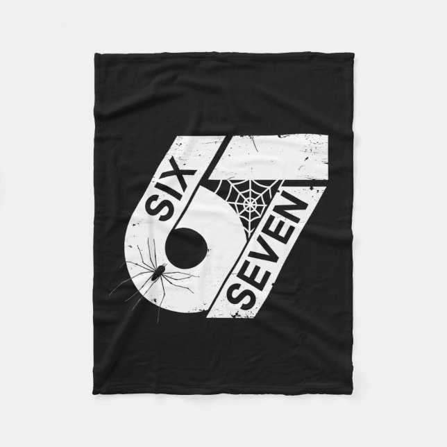 Six Seven 6 7 Meme 6 7 Halloween Costume  Fleecedecke (Vorderseite)