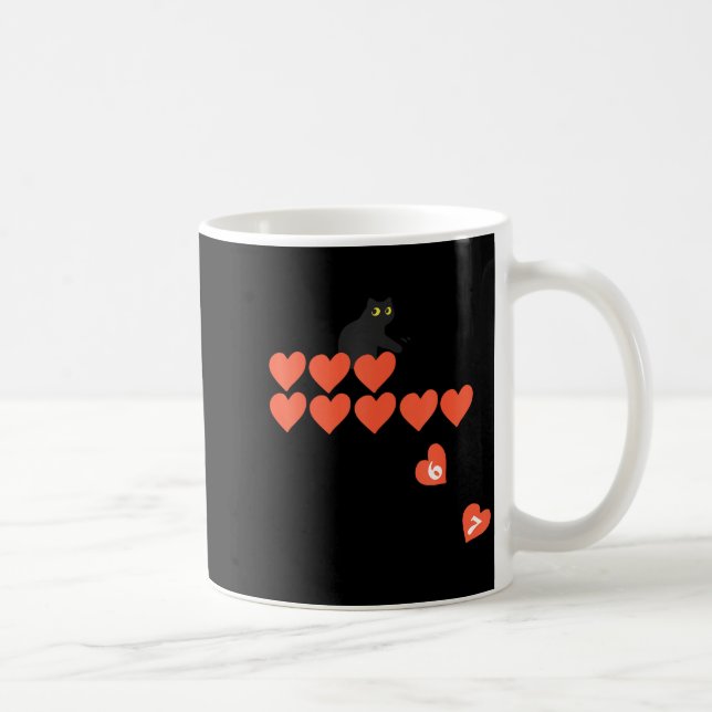Six Seven Black Cat Knocking Off Hearts Funny 67 V Kaffeetasse (Rechts)