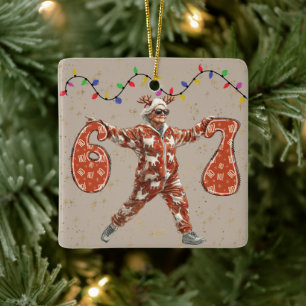 Six Seven Oma in Pyjamas Weihnachten  Keramikornament
