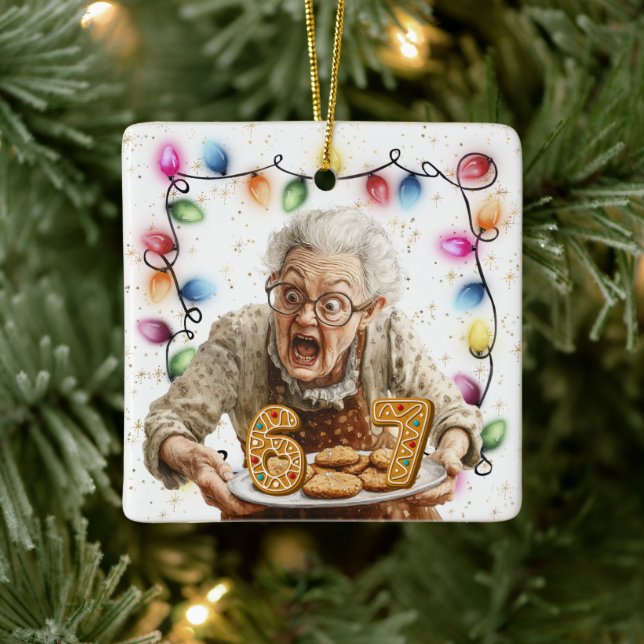 Six Seven On Grannie's Cookie Plate Christmas Keramikornament (Baum)