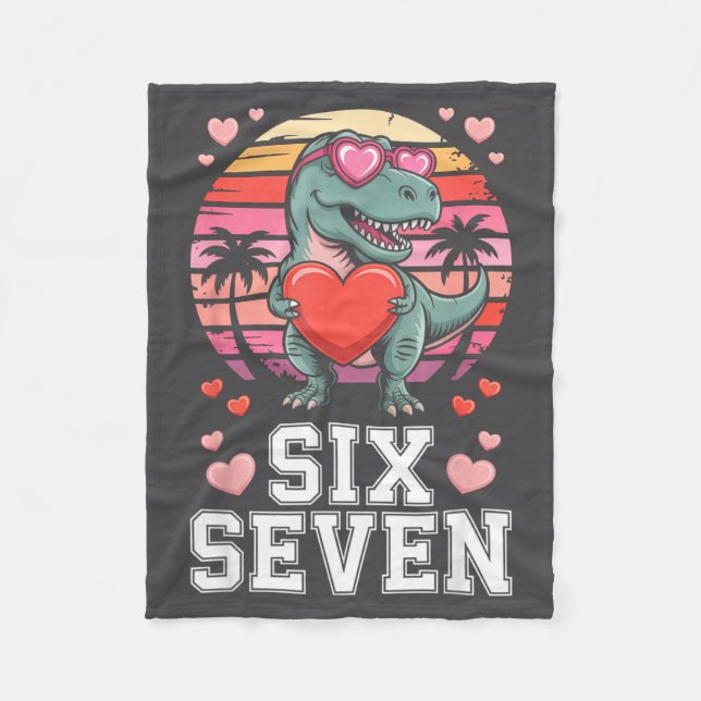 Six Seven Valentine’s Day Dinosaur T-rex For Kids  Fleecedecke (Vorderseite)