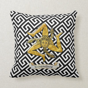 Sizilianischer Trinacria griechischer Schlüssel Kissen