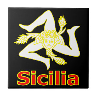 Sizilien mit Trinacria-Symbol T-Shirt Fliese