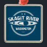 Skagit River Washington Kayaking Ornament Aus Metall<br><div class="desc">Der Landschaftliche Fluss und die Wilde Skagit schlängeln sich steil hinab, durch bewaldete Hügel und weite, offene Täler, die schließlich Puget Sound erreichen. Die Flüsse des Skagit-Systems (Skagit, Sauk, Suiattle und Cascade) fließen durch wilde Wüsten, Wälder, ländliche Gemeinden</div>