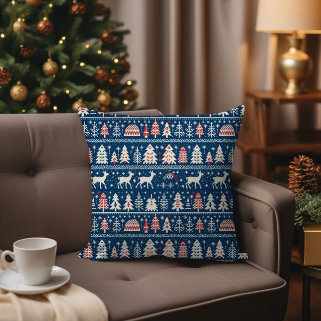 Skandinavische Marine Blauer Weihnachtsbaum Nordic Kissen (Scandinavian Navy Blue Christmas Reindeer Nordic Throw Pillow)