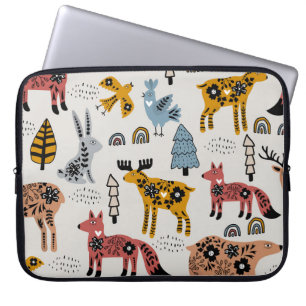 Skandinavische Tiere, blumengeschmückt, niedlich. Laptopschutzhülle