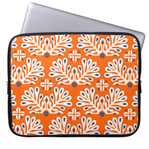 Skandinavische Tradition: Ethnische Blumenmosaik. Laptopschutzhülle