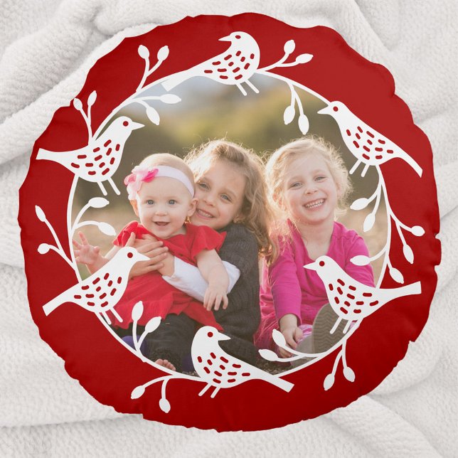 Skandinavische Vogelarten und Rosehips-Kranz-Foto Rundes Kissen (Scandinavian red and white bird wreath photo frame pillow)