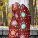 Skandinavisches Volk auf dem roten Muster des Stal Leggings<br><div class="desc">Nordic Elegance: Fügen Sie Ihrem Kleiderschrank eine Touch rustikalen Charmes mit diesen skandinavischen Folk-Leggings hinzu! Diese Leggings mit einem kühnen, lebendigen Muster, inspiriert von den traditionellen nordischen Designs, sind ideal für lässige Tage und gemütliche Kleidung. Komfortabel und stilvoll, bringen sie einen einzigartigen und farbenfrohen Flair in Ihr Aussehen. Nimm dir...</div>