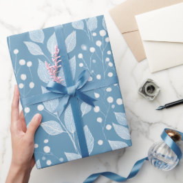 Skandinavisches weiches blaues Blatt weißes Blumen Geschenkpapier