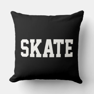 SKATE Fette athletische weiße Schrift auf modernem Kissen