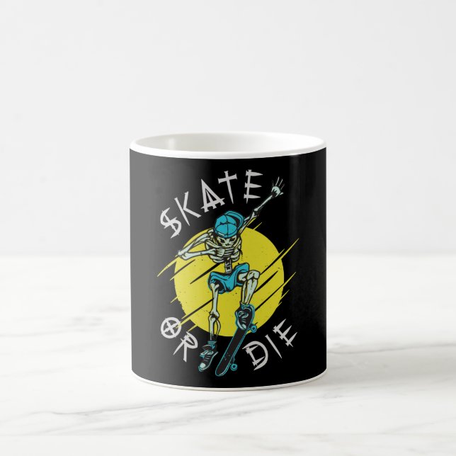 Skate oder die Skeleton-Skateboarder Kaffeetasse (Mittel)