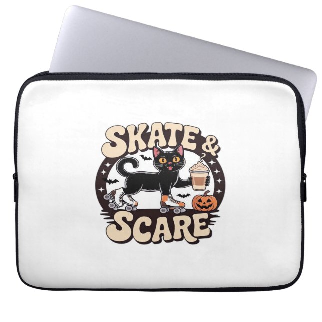 Skate & Scare - Niedliche Black Cat Roller Skaten  Laptopschutzhülle (Vorderseite)