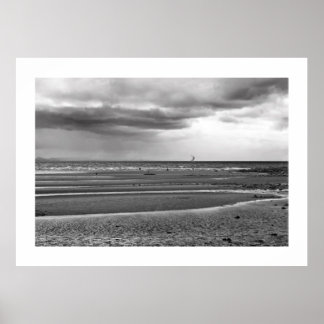 Skate surfen am Strand schwarz-weißes Poster