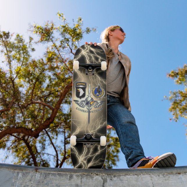 Skateboard der 101. Im Flugzeug Division (Außen 1)