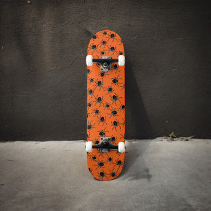 Skateboard für graue Halloween-Spinnen