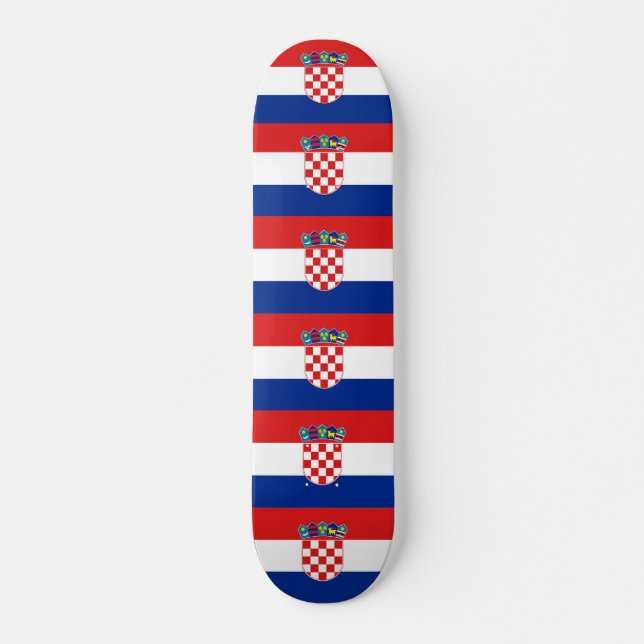 Skateboard mit der Flagge Kroatiens (Vorne)