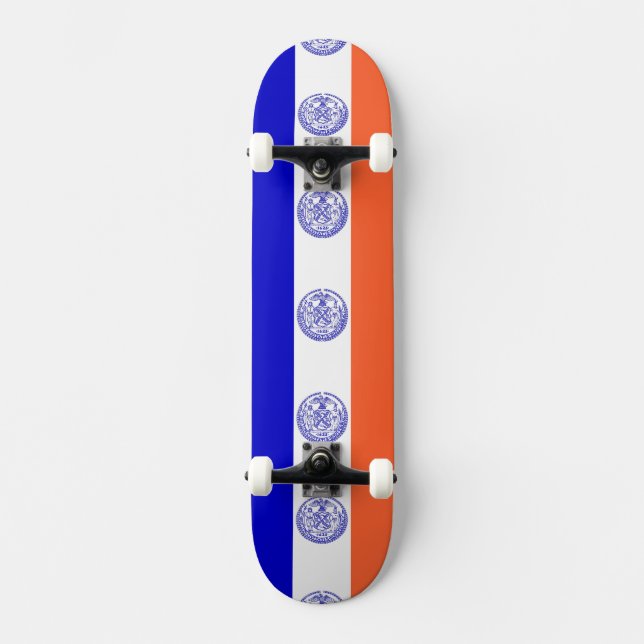 Skateboard mit der Flagge New Yorks (Vorderseite)