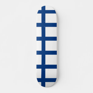 Skateboard mit finnischer Flagge