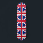 Skateboard mit Flagge des Vereinigten Königreichs<br><div class="desc">Mit unserem exklusiven Skateboard mit der Flagge des Vereinigten Königreichs fahren Sie stilvoll! Dieses Skateboard, das mit viel Liebe zum Detail gestaltet wurde, ist mehr als nur eine Fahrt; es ist eine Feier des reichen Erbes und kulturellen Stolzes Großbritanniens. Das auffallende Design zeigt den berühmten Unijack, was dieses Skateboard zu...</div>