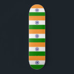Skateboard mit indischer Flagge<br><div class="desc">Erleben Sie Ihren Stil und kulturellen Stolz mit unserem lebendigen Skateboard unter der Flagge Indiens! Dieses hochwertige Skateboard ist ideal für Fahrer, die gewollt haben, ihre Bewunderung für die indische Kultur auszudrücken und dabei den Nervenkitzel der Skaten zu genießen. Die auffallende Farbe der indischen Flagge wird auf dem Deck deutlich...</div>